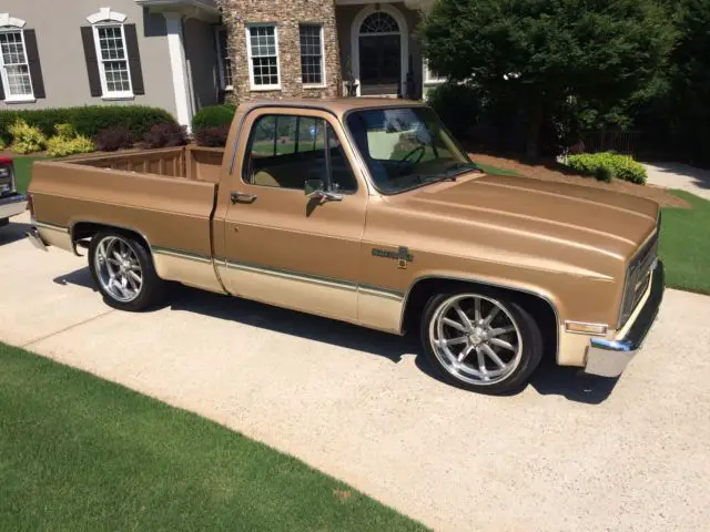1987 chevy c10 r10 shortbed fuel injected gold lowered 20" gray spoke us mags