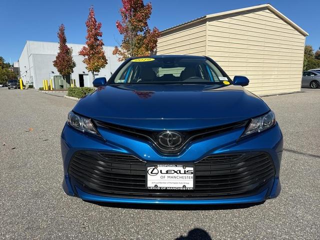 2019 toyota camry le