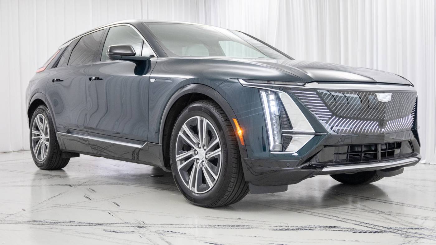 2024 cadillac lyriq luxury 1