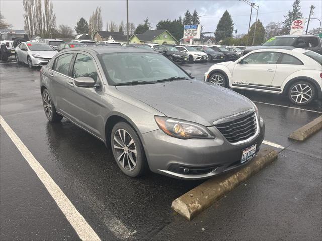 2011 chrysler 200 s