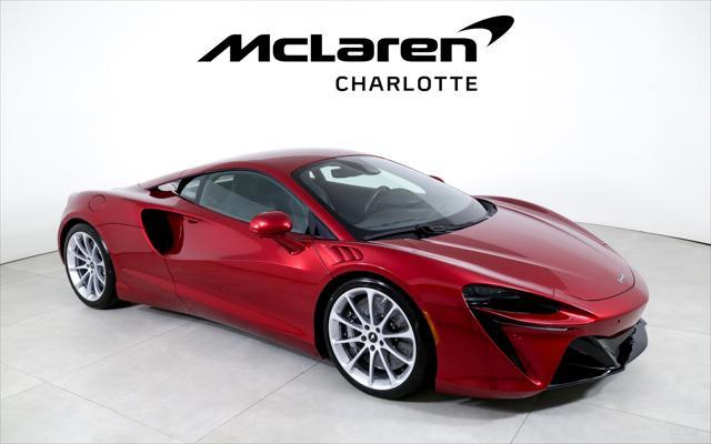 2023 mclaren artura coupe