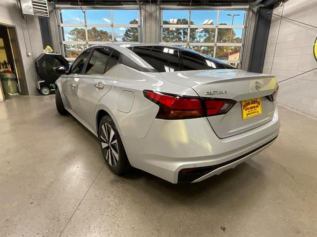 2022 nissan altima 2.5 sv