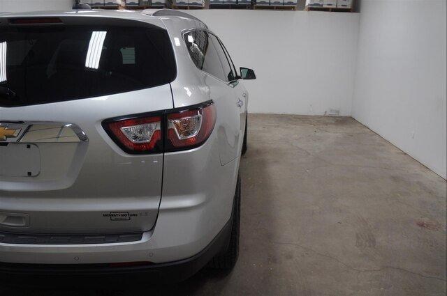 used 2017 chevrolet traverse fwd lt w/ 1lt hutchinson, ks 67502 for sale in hutchinson, kansas