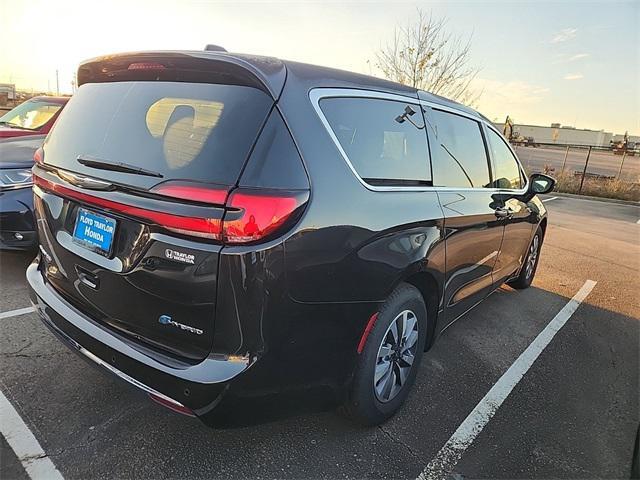 2023 chrysler pacifica hybrid touring l