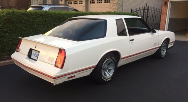 18000 miles survivor car original paint 5.0 ho v8 auto air white