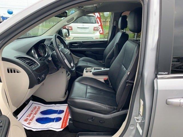 used 2014 chrysler town & country touring hartford, ct 06120 for sale in hartford, connecticut