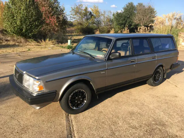 1986 volvo 245 wagon, excellent condition, no reserve!
