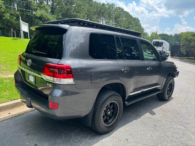 2016 toyota land cruiser base