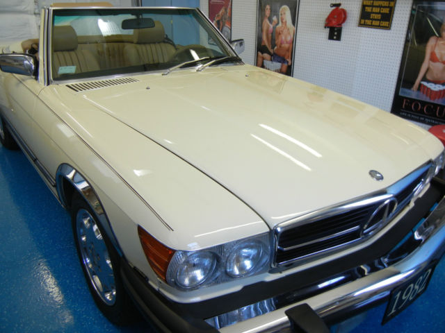 beautiful 1982 mercedes 380 sl classic roadster, 2 tops, runs and drives great!