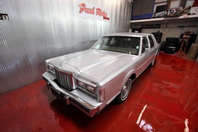 1986 lincoln town car 4 door sedan 5.0l efi v8 automatic transmission
