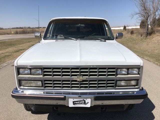 1989 chevrolet suburban 121848 miles white suv 5.7 liter v8 automatic