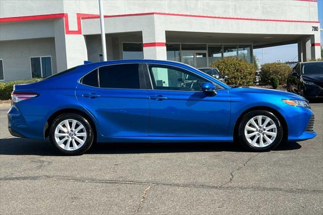 2019 toyota camry le