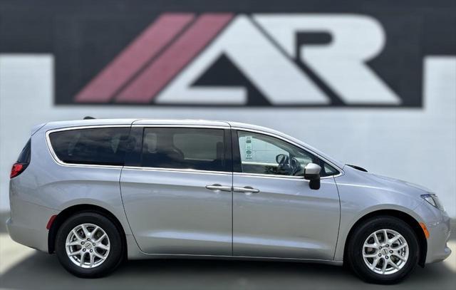 2021 chrysler voyager lx