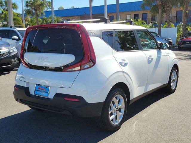 2022 kia soul lx