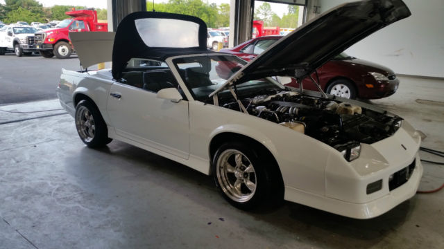 camaro iroc convertible tuned port chevy chevrolet white v8 iroc z z classic
