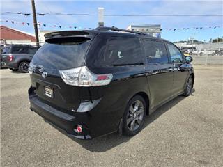 2016 Toyota Sienna se 8-passenger