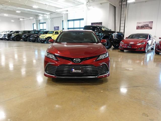 2022 toyota camry le