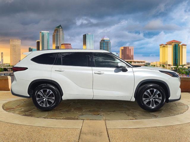 2021 toyota highlander xle