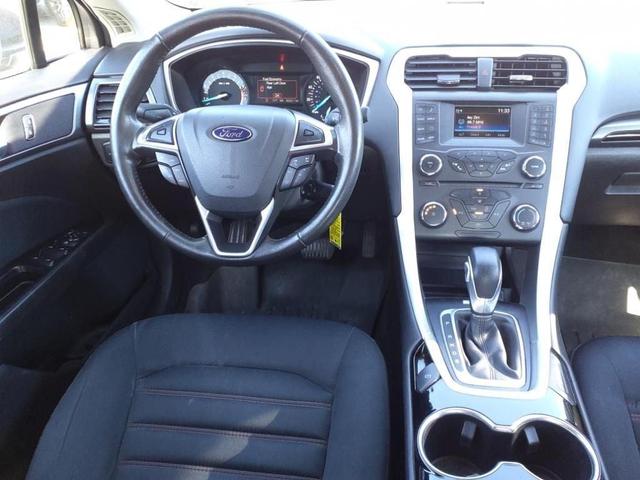 2016 ford fusion se