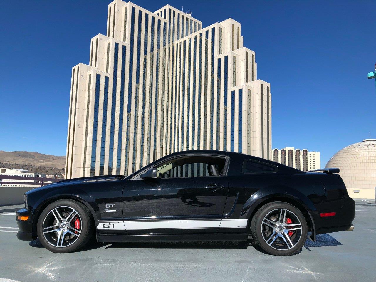2008 ford mustang