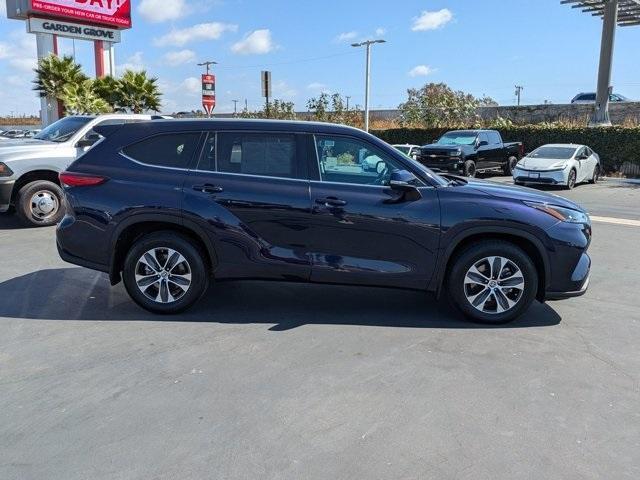 2022 toyota highlander xle