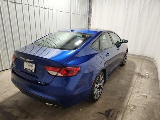 2015 chrysler 200 s