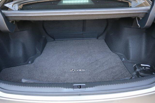 2019 lexus is 300 base