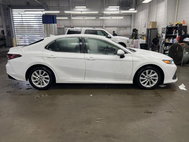 2024 toyota camry le