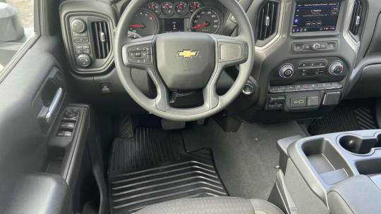 new 2025 chevrolet silverado 2500hd custom crew cab standard bed 4wd