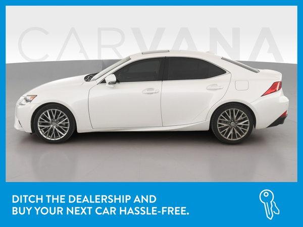 2014 lexus is in saint louis, missouri