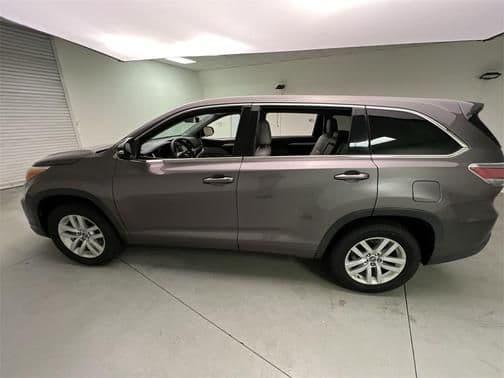 2016 toyota highlander le plus in fayetteville, north carolina