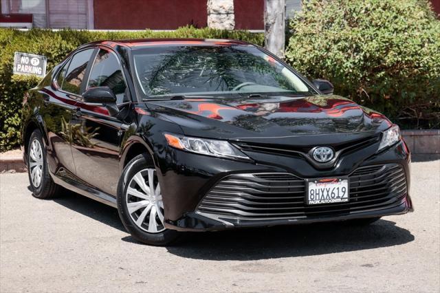 2019 toyota camry hybrid le