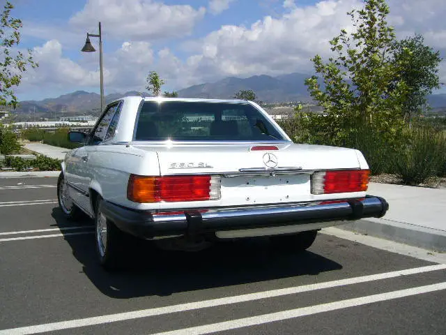 1989 mercedes-benz 560sl roadster convertible 2-door 5.6l classic white/blue int