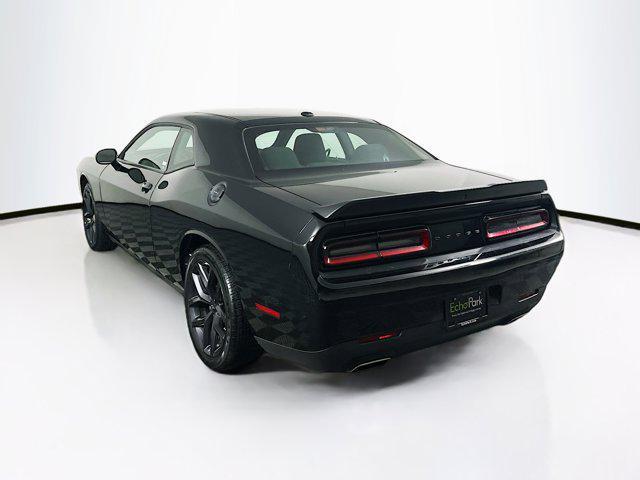 2022 dodge challenger sxt