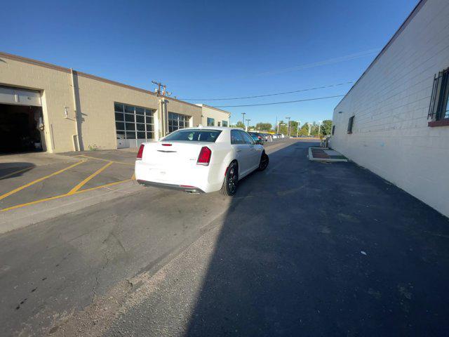 2022 chrysler 300 touring