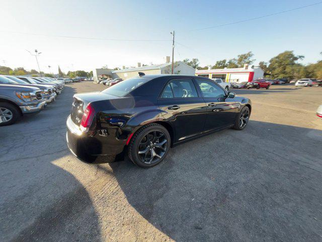 2022 chrysler 300 s