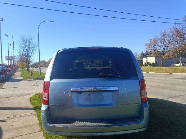2009 chrysler town & country touring