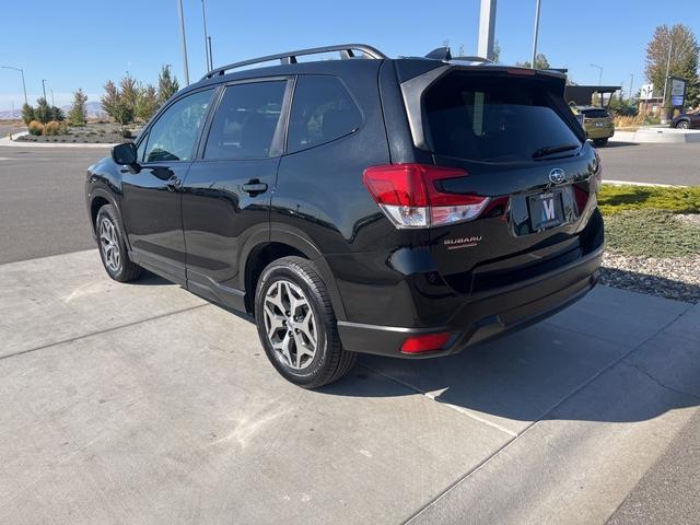 2022 subaru forester premium
