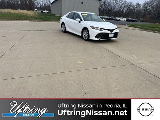 2019 toyota camry le