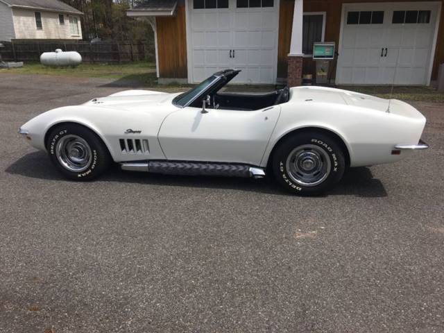1969 chevrolet corvette big block tri power 4 speed 2 tops manual 4-speed rwd v8