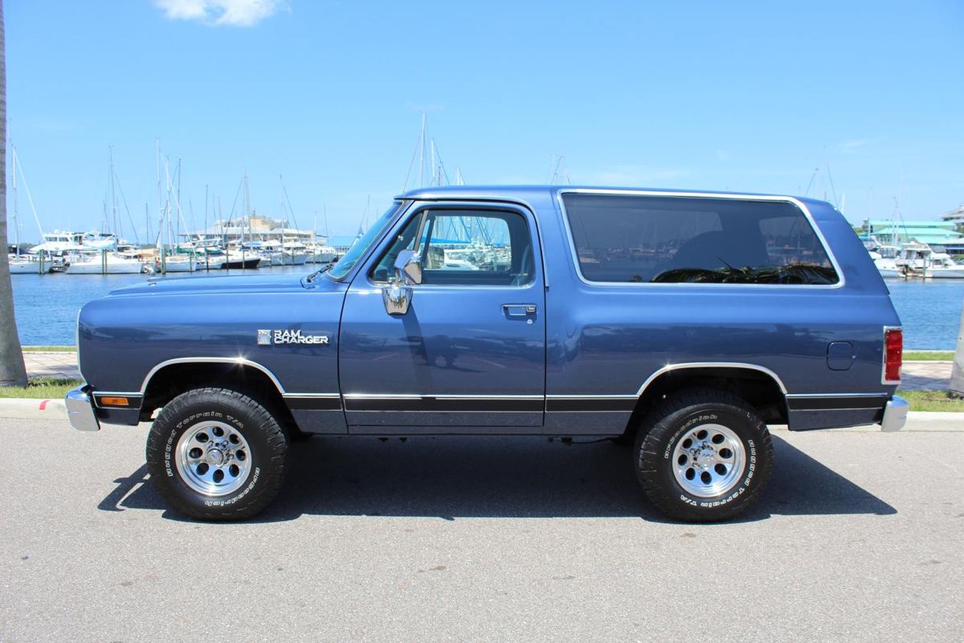 1988 dodge ram charger le