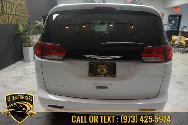 2023 chrysler voyager lx