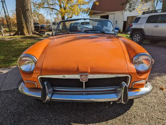 1973 mg mgb roadster convertible 1.8l runs and drives great orange and black