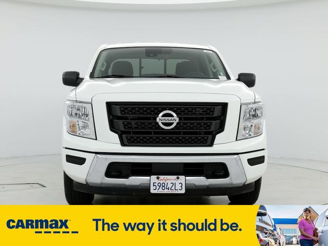 2022 nissan titan sv
