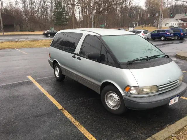 toyota previa minivan cargovan 7 passenger sienna caravan odyssey