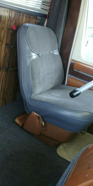 1979 dodge sportsman chassis with class c rare robinhood / lazy daze house