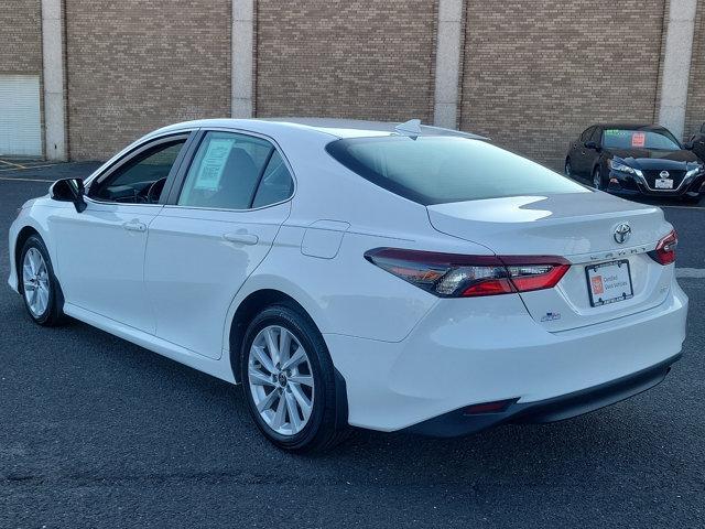 2022 toyota camry le