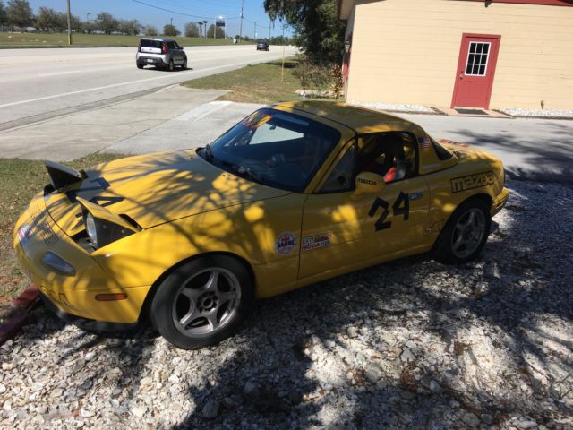 stock 94 mazda miata race car in very good condition with a bunch of spares