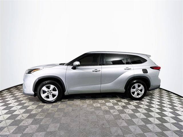 2022 toyota highlander le