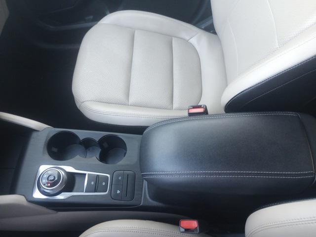 2022 ford escape sel